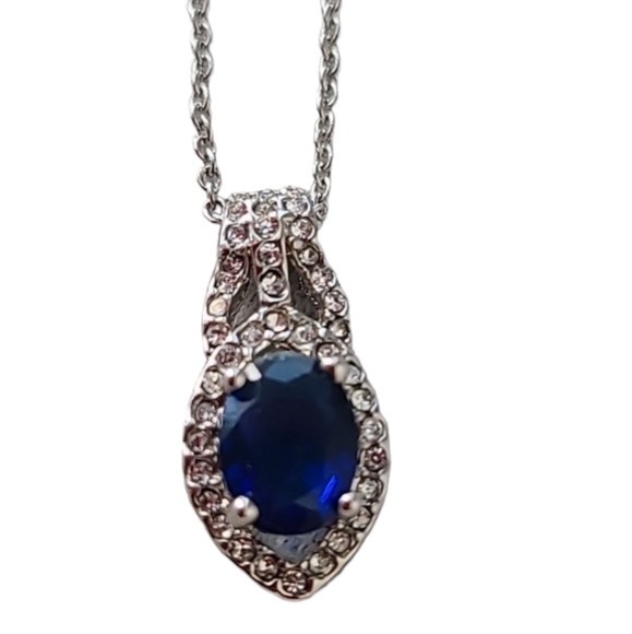 FINE SILVER PLATED NAVY BLUE & WHITE CRYSTAL PENDANT APPROX 18" - Picture 2 of 16